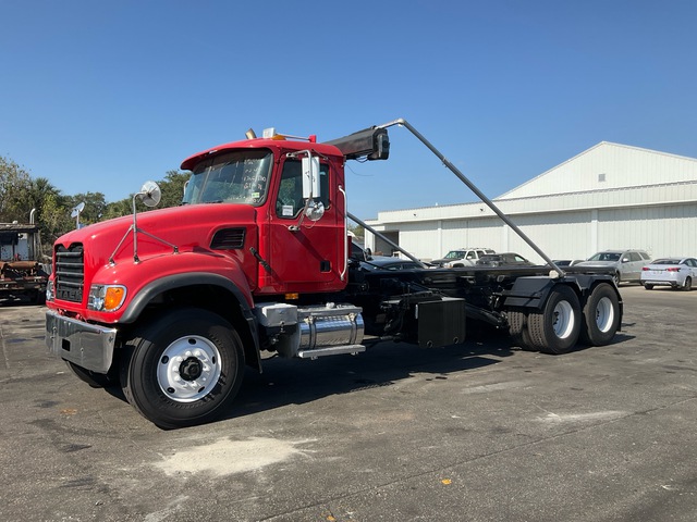 2006 Mack CV713 6x4 Roll-Off Truck