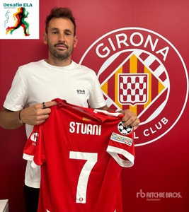 Camiseta de la Champions firmada por Stuani - Girona FC