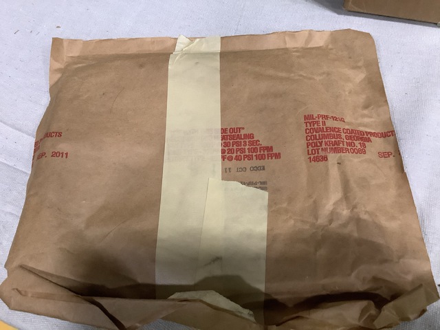 (10) Sikorsky S6435-20040-100 Retainers