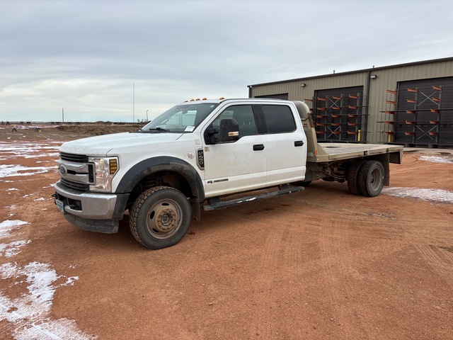 2019 Ford F-450 XLT 4x4 Crew Cab Flatbed Truck