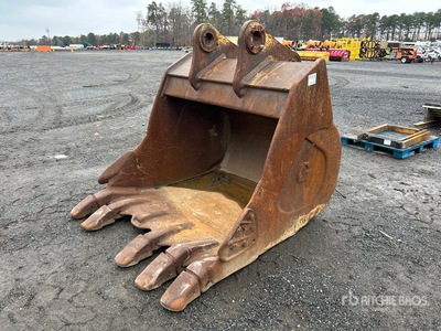 66 in Digging Excavator Bucket - Fits John Deere 450C LC