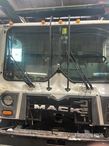 2011 Mack MRU613 Waste Collection Truck