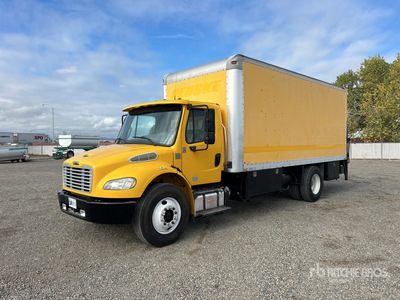 2013 Freightliner M2106 4x2 バントラック