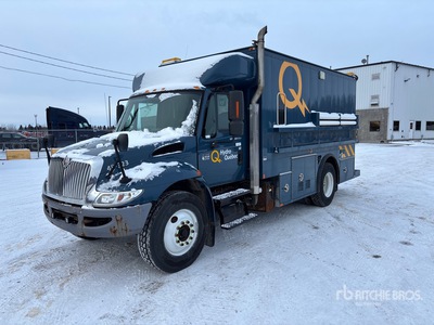 2006 International 4400 4x2 Utility Truck