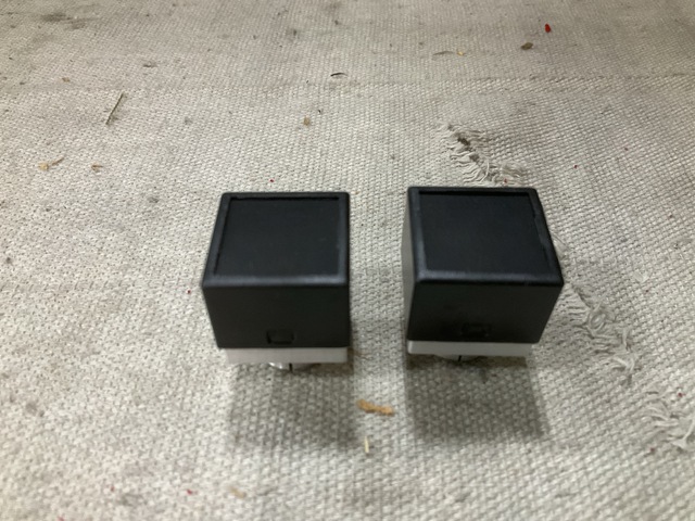 (2) Eaton 351-39506-016 Indicator Lights