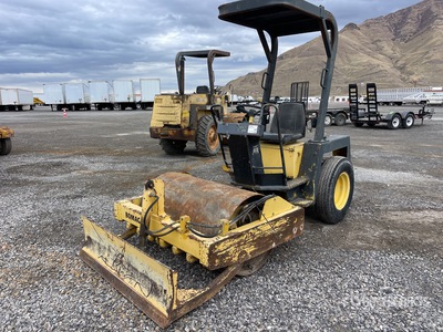 Bomag BW124PDB-2 Compacteur à tambour lisse (Inoperable)