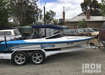 Prestige Ultima 17501 25 Ski Boat w/ Trailer
