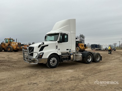 2018 Volvo VNL64T300 6x4 3- Achs Sattelzugmaschine mit Schlafkabine