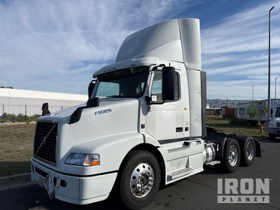 2015 Volvo VNM 6x4 T/A Day Cab Truck Tractor