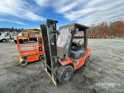 2004 Toyota 7FGU30 5250 lb Pneumatic Tire Heftruck