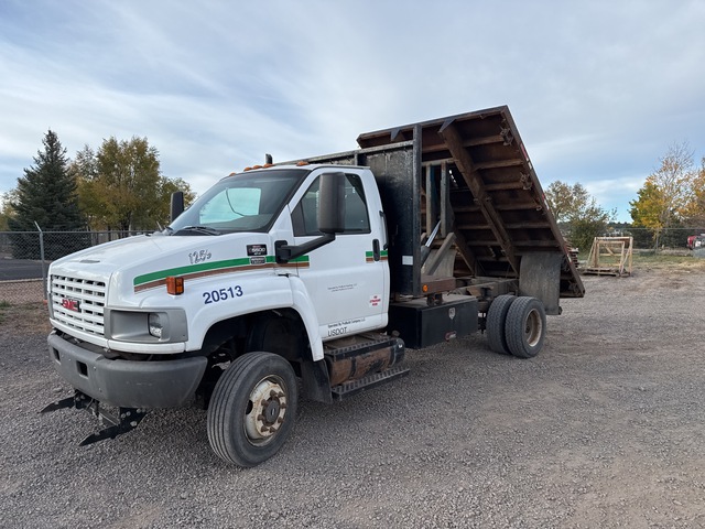 2007 GMC C5500 4x4 Flatbed Truck