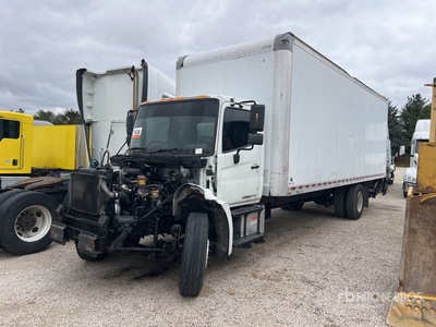 2016 Hino 268 4x2 Furgoneta caja cerrada (Inoperable)