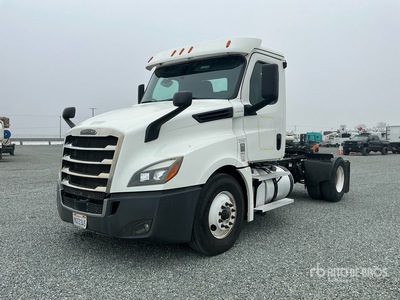 2020 Freightliner Cascadia 126 4x2 S/A Day Cab Truck Tractor