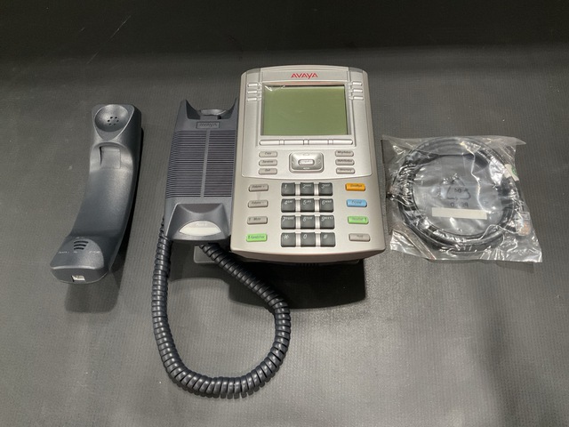 (100) Avaya NTYS05BFGS Telephones