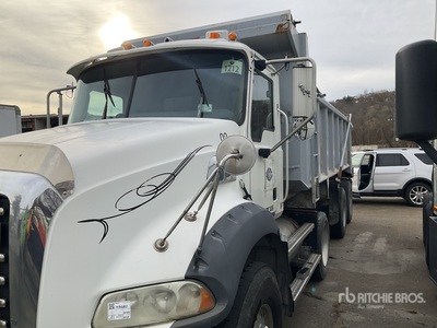 2009 Mack 800 T/A Camión dumper