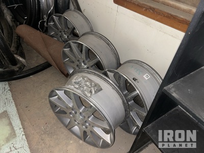 Quantity of (4) Buick Wheels