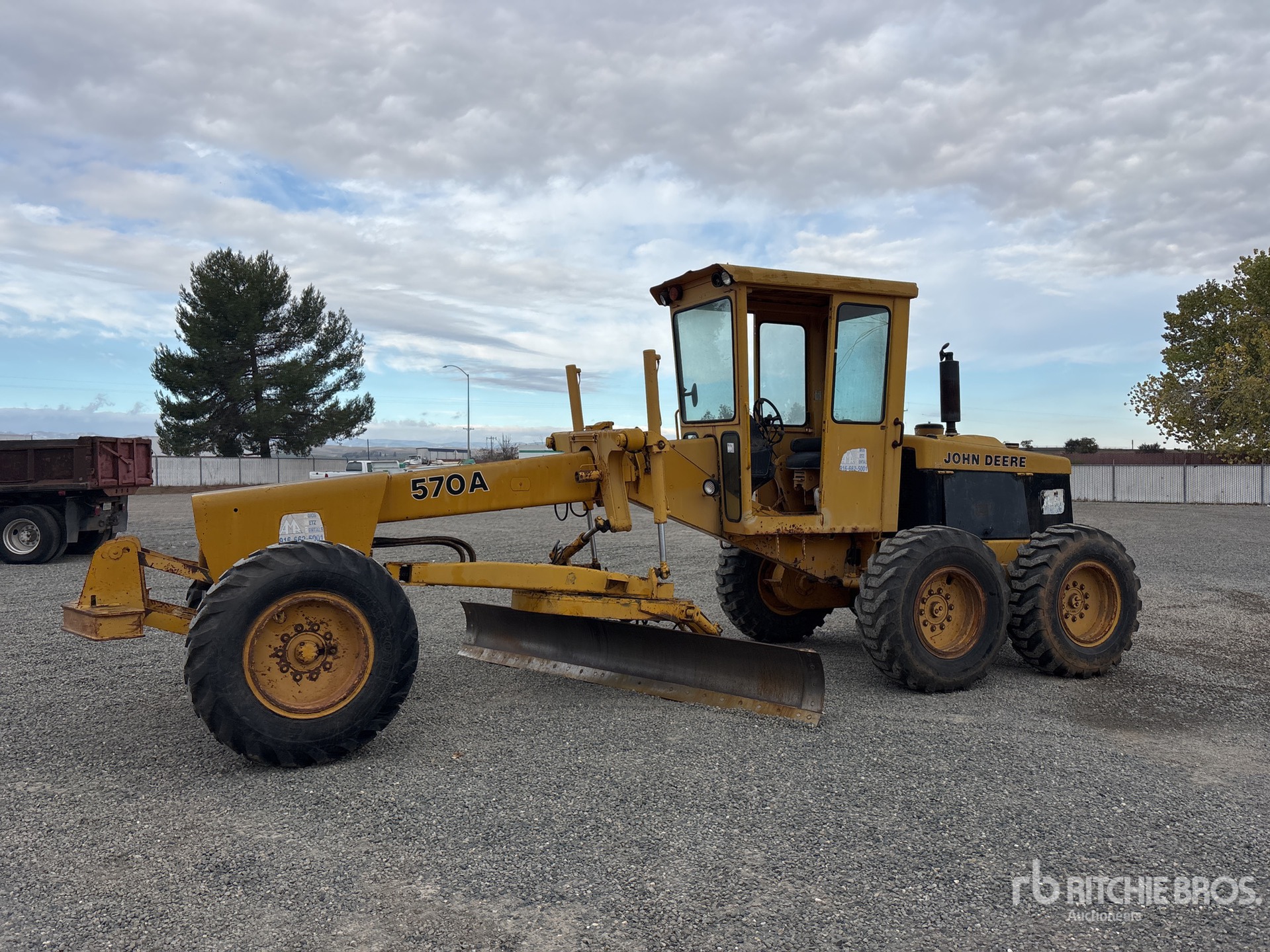 1975 John Deere 570A Motor Grader