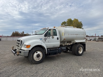 2013 Ford F-750 4x2 Water Truck