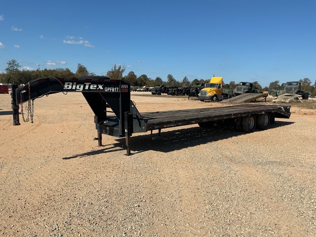 2017 Big Tex 22GN-25BK+5MR Flatbed Trailer