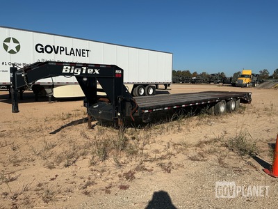 2017 BigTex 22GN-25BK+5MR Equipment Trailer