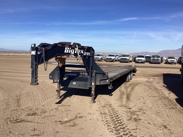 2017 Big Tex 22GN-25BK+5MR Equipment Trailer