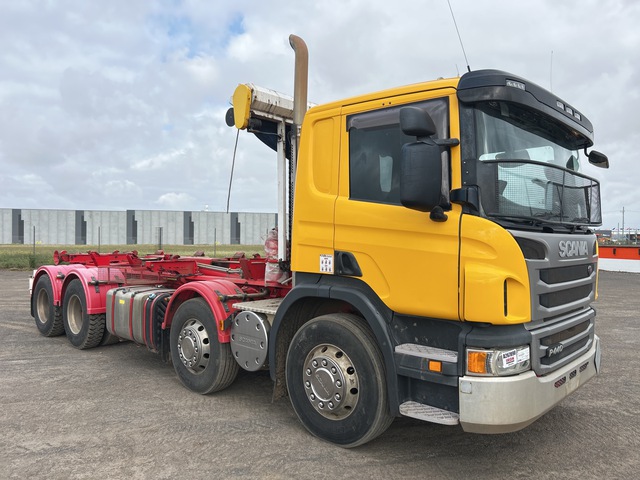 2014 Scania P440 8x4 Twin-Steer Hook Truck