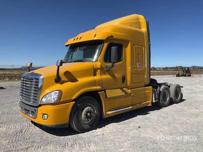 2016 Freightliner Cascadia 125 6x4 Tractocamion con Dormitorio / Cabina con cuccetta per trattore stradale