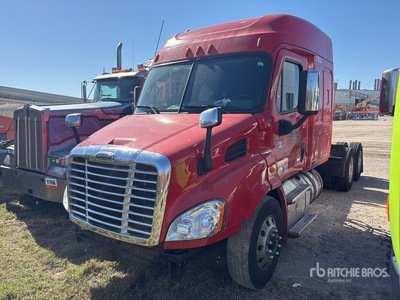 2018 Freightliner Cascadia 113 6x4 3- Achs Sattelzugmaschine mit Schlafkabine