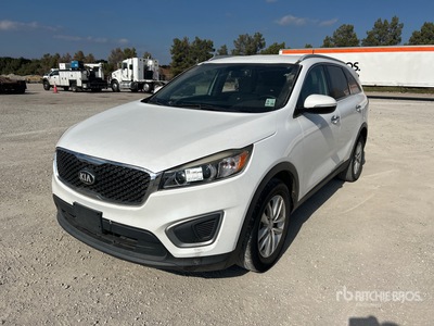 2016 Kia Sorento 2WD を見 SUV