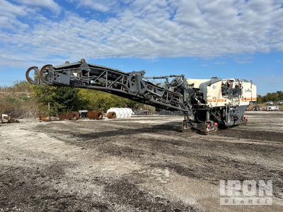 2018 Wirtgen Tracked Asfalteer frees machine