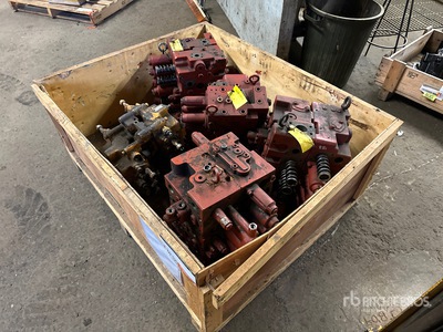 Quantity of (5) Main Control Valves Parti varie