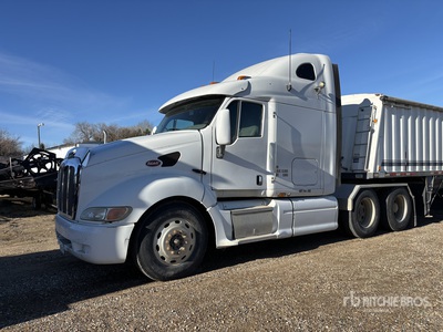 2003 Peterbilt 387 T/A Sleeper Truck Tractor