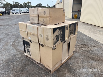 Quantity of (17) Cat Air Filter 4W-5228 Pièces divers (Unused)