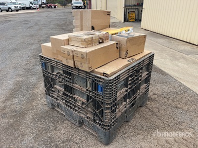 Quantity of Assorted Cat & Donaldson Filters P182052 Varios (Unused)