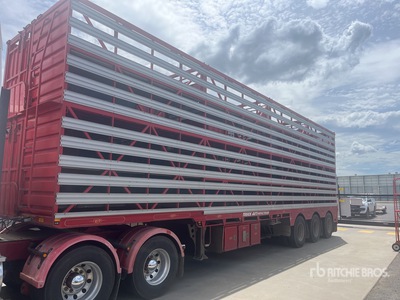 2015 Dickinson ST3 Sheep Livestock Trailer
