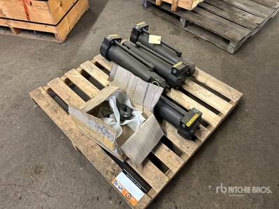 Quantity of (4) 704-5078A-01 Piston Zylinder (Unused)