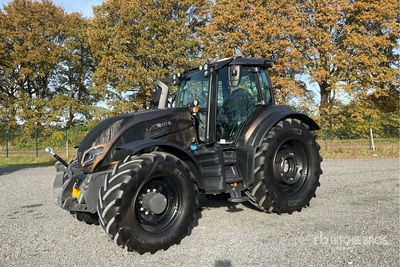 2023 Valtra T215 Versu Tracteur agricole 4WD