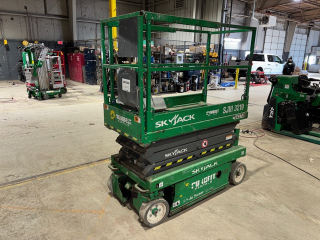 2016 Skyjack SJIII-3219 Electric Scissor Lift 2016 Skyjack SJIII-3219 Electric Scissor Lift