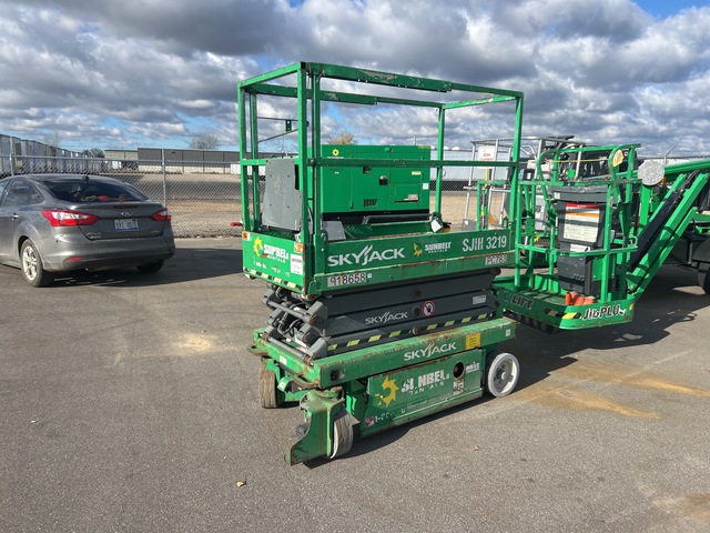 2016 Skyjack SJIII 3219 Electric Scissor Lift 2016 Skyjack SJIII 3219 Electric Scissor Lift