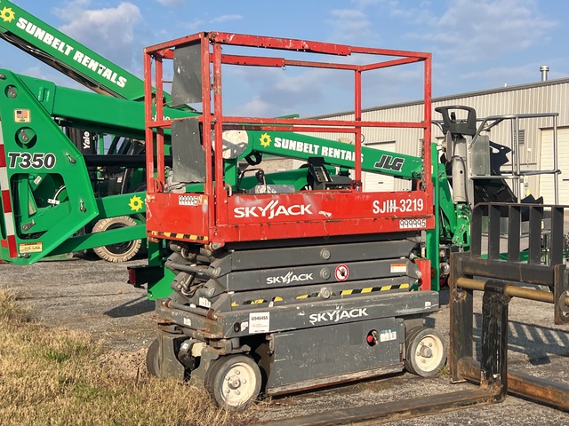 2015 Skyjack SJIII 3219 Electric Scissor Lift