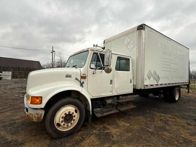 1999 International 4700 4x2 Crew Cab Van Truck