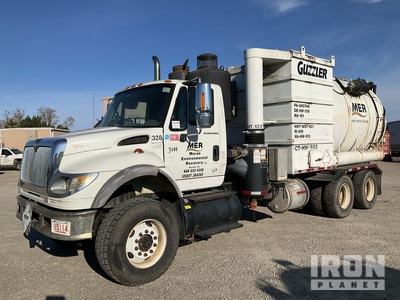 2004 SIAV 8702 on 2004 International 7600 6x4 Vacuum Tanker Truck