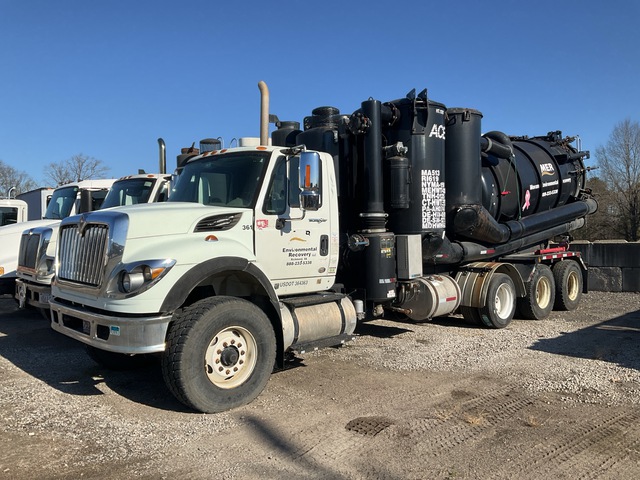 2008 Guzzler 10290 on 2008 International 7600 8x4 Vacuum Tanker Truck