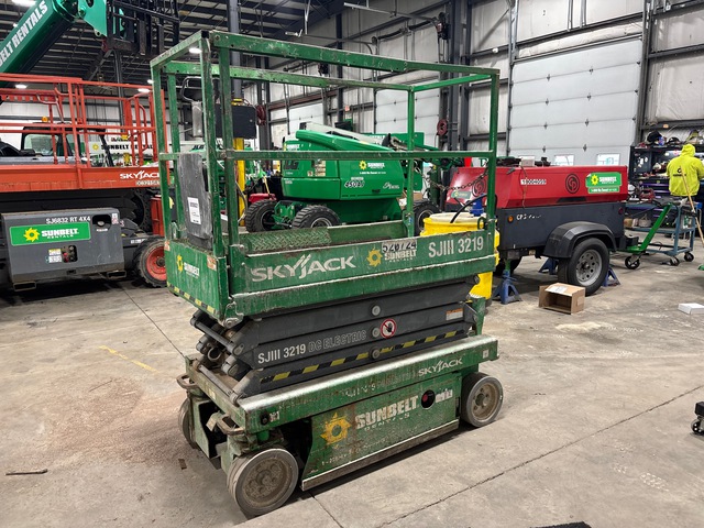 2013 Skyjack SJIII 3219 Electric Scissor Lift 2013 Skyjack SJIII 3219 Electric Scissor Lift