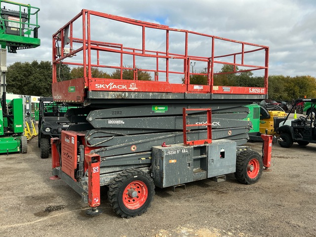 2016 Skyjack SJ9250 Diesel 4x4 Scissor Lift 2016 Skyjack SJ9250 Diesel 4x4 Scissor Lift
