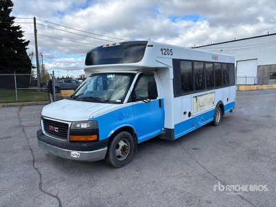 2012 GMC Savana 4500 4x2 حافلة