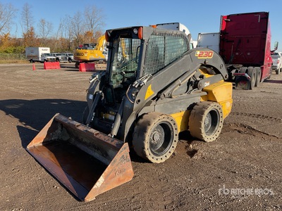 2013 New Holland L230 High Flow Ładowarka o sterowaniu burtowym