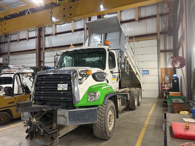 2014 Freightliner 108SD 6x4 Snow Plow Truck