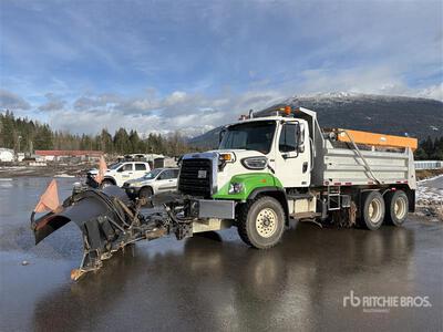 2014 Freightliner 108SD 6x4 Camión con pala para nieve