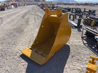 32 in Cleanup Excavator Bucket